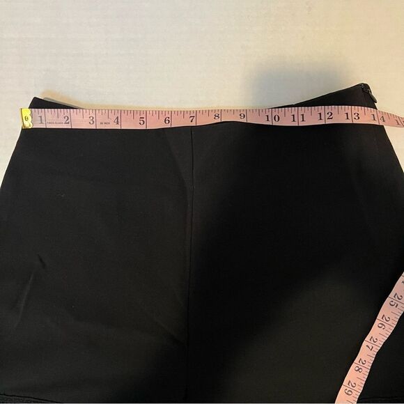NWT Revolve x Cupcakes and Cashmere Figaro Short in Black | Size 6 - Picture 12 of 13